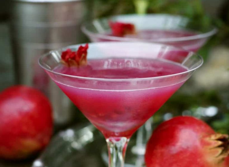 3 Easy Holiday Cocktail Recipes to Make Using Superfoods