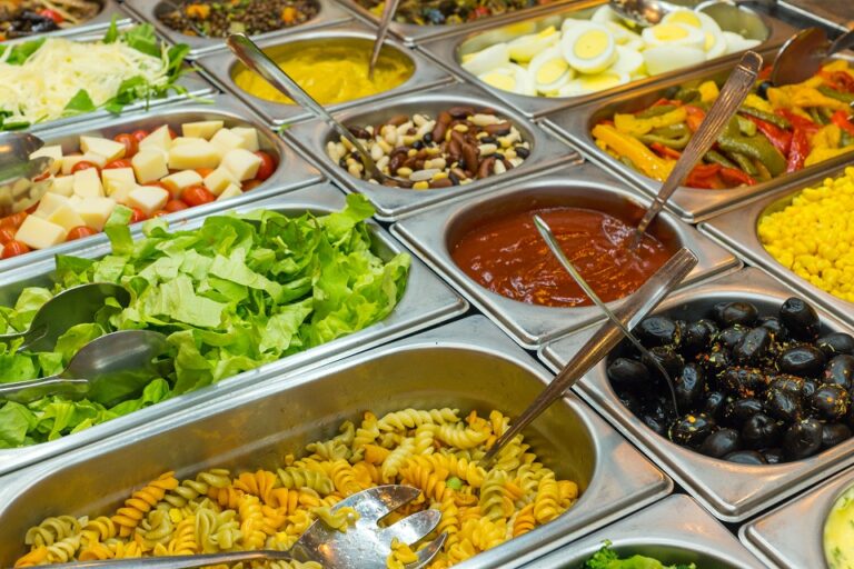 8 Foods You Should NEVER Eat at a Buffet Restaurant