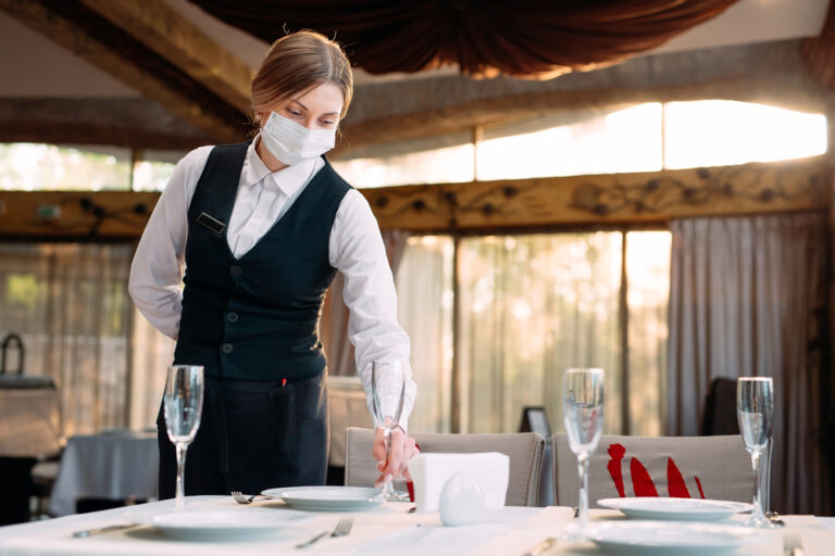7 Annoying Things You’re Doing at Restaurants Without Realizing It